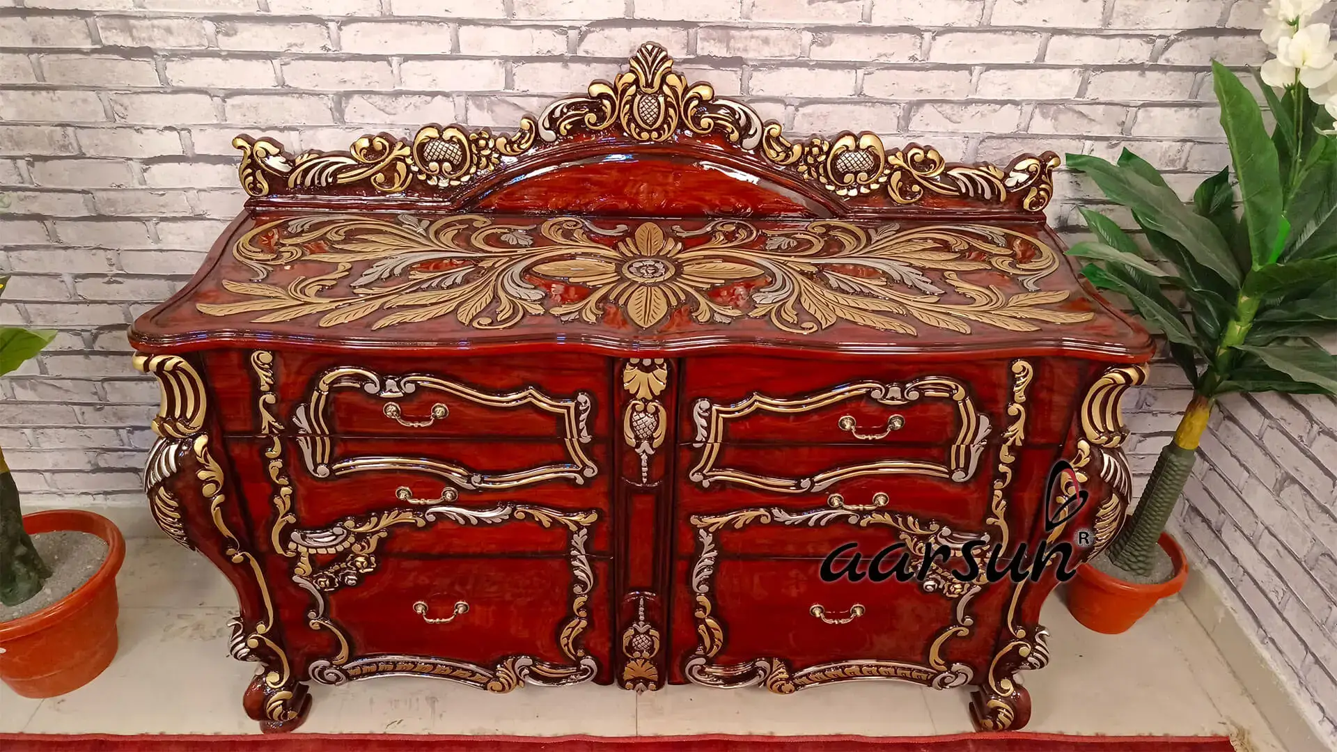 Majestic Mahogany Console Table: Elegance in Detail view 4